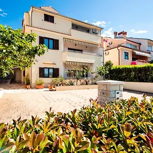  Apartment Milar